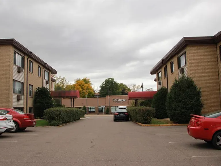 Twin Pines Apartments — Photo 17