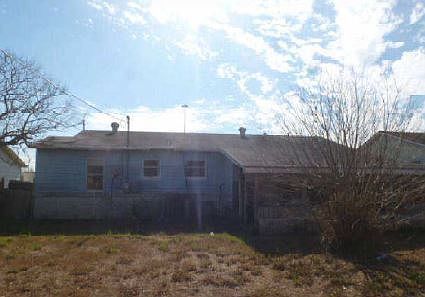 3rd image of 4918 Mount Vernon Dr