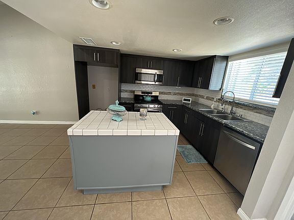 3rd image of 2220 Estrella Ct