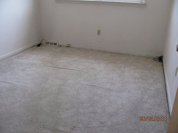 4th image of 6035 Village Ln