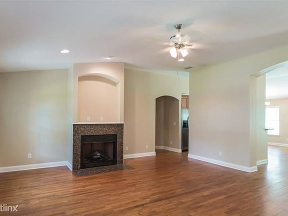 5th image of 305 E St