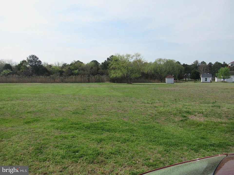 1st image of 24 Hammock Point Rd