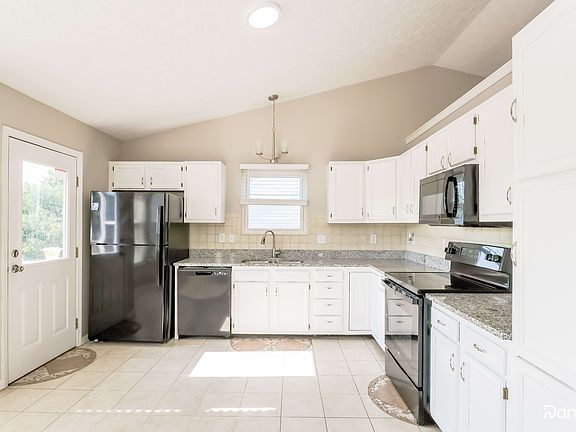 4th image of 578 Pine Hill Pl