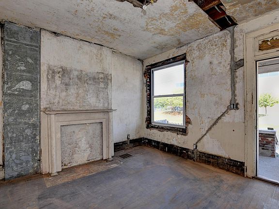 3rd image of 843 E 2nd Ave #845