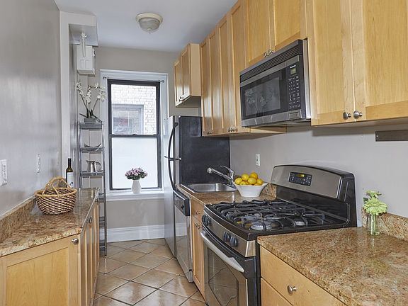 3rd image of 514 Cathedral Pkwy #2D