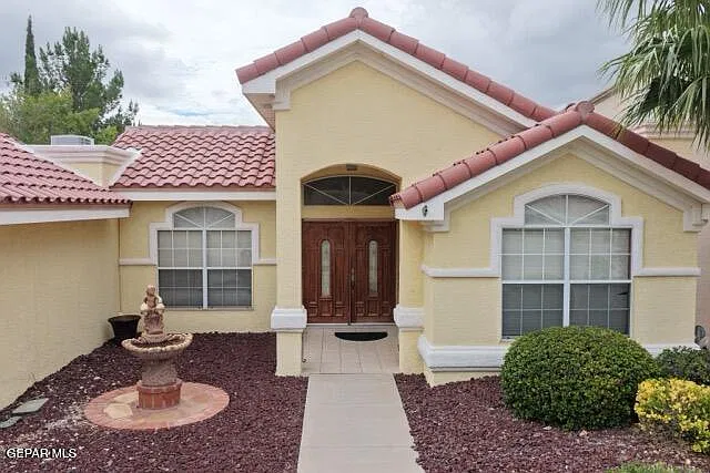 4 bed, 2.0 bath, 1927 sqft, $3,000 — Photo 3