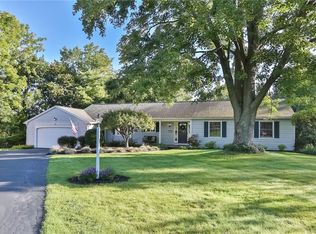 6 Barnswallow Dr, Pittsford, NY 14534