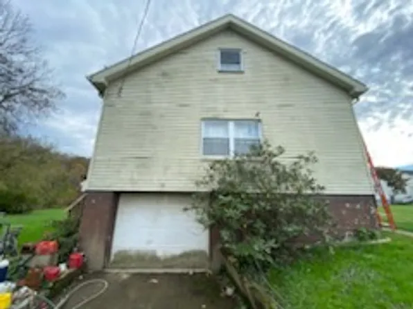 12 Taylor St, Avella, PA 15312