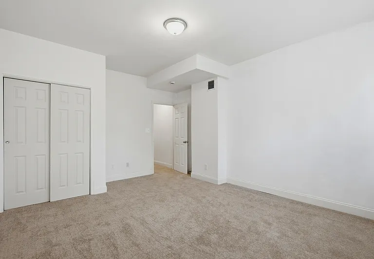 2546 W Baltimore St — Photo 14