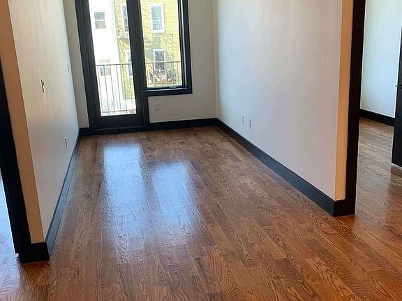2nd image of 895 Willoughby Ave #3R