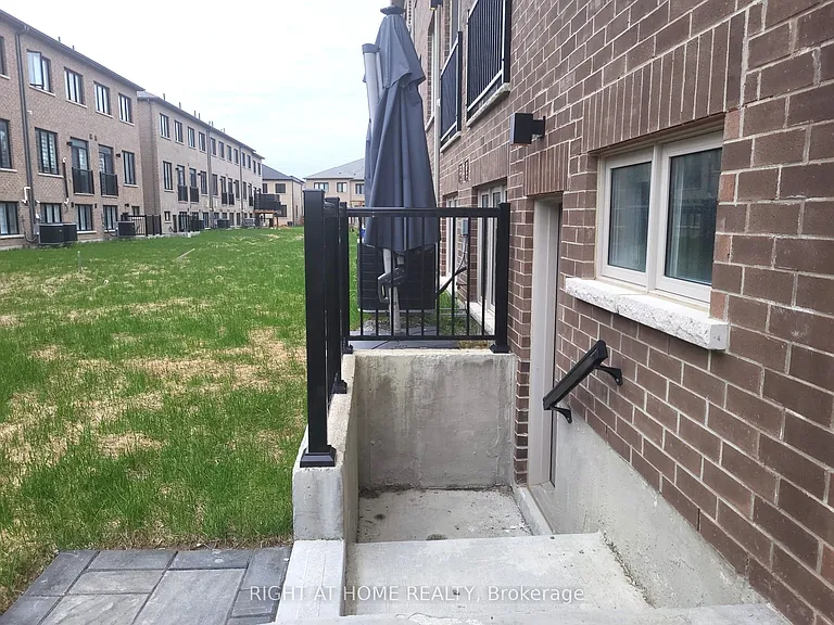 56 Singhampton Rd — Photo 6