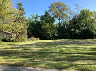 1225 N Forrest Ave, Wheeling, IL 60004