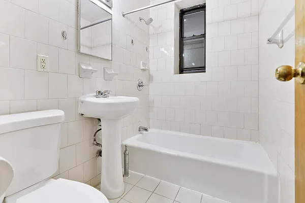 Rented by R New York | media 21