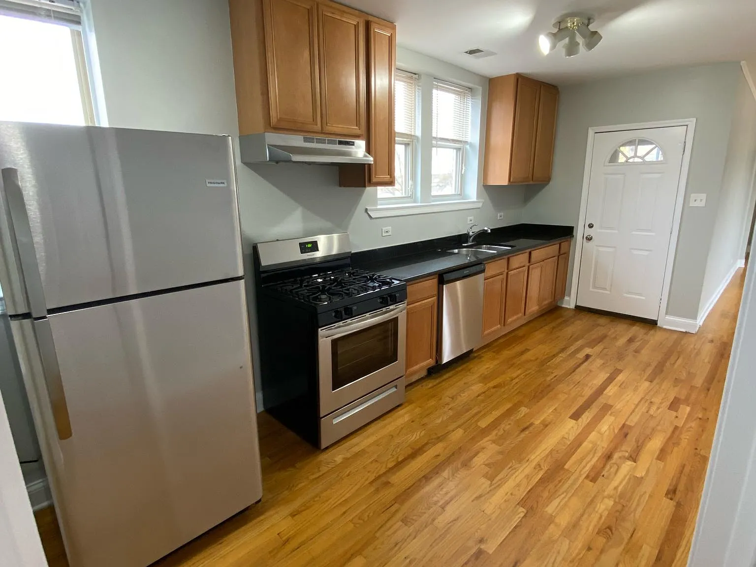 4104 W Wabansia Ave — Photo 1