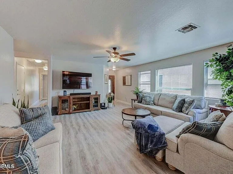 2477 E Meadow Land Dr — Photo 8
