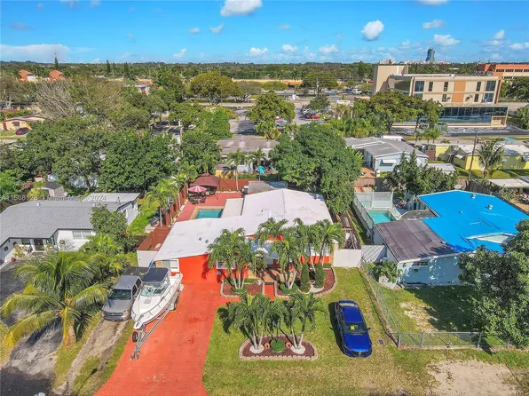 (undisclosed Address), Hollywood, FL 33024