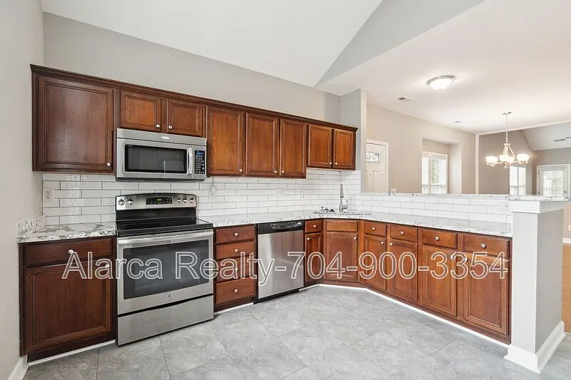 3 bed, 1500 sqft, $1,750 — Photo 2