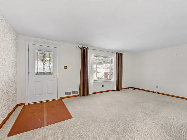 4813 Sandy Dr — Photo 3