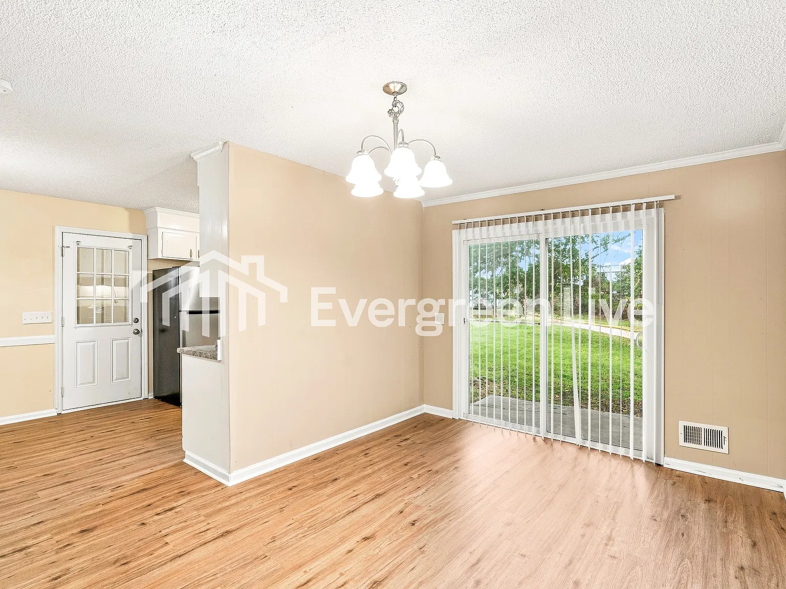 3 bed, 2.0 bath, 1159 sqft, $1,495 — Photo 4