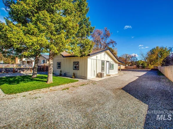 912 S Hayes Ave, Emmett, ID 83617