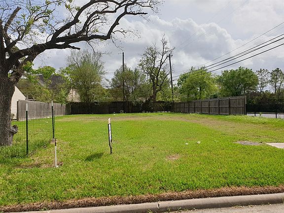 2nd image of 4629 Maple St