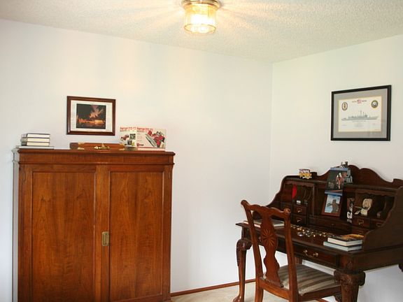 5th image of 284 NW Calista Ct