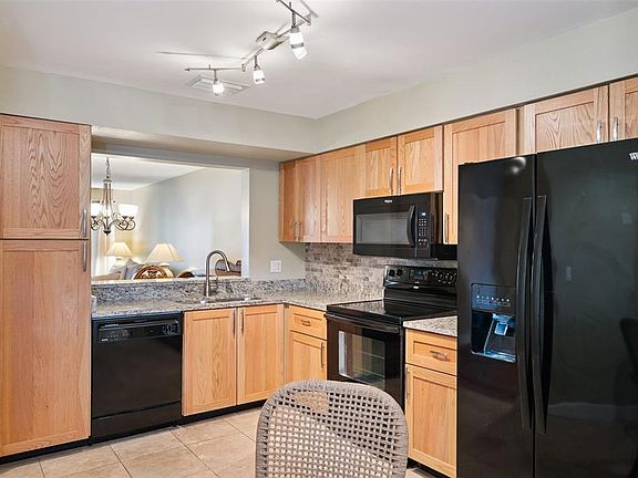 3rd image of 6210 Raintree Dr #L4