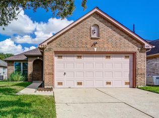 955 Peach Blossom Dr, Pearland, TX 77584
