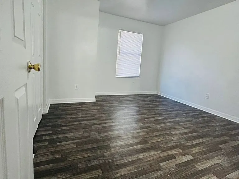 3427 SW 28th Ter — Photo 5