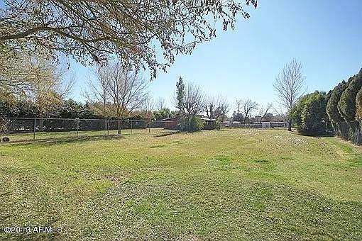 5249 E Windrose Dr — Photo 2