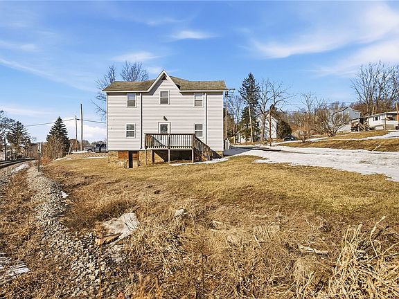 2nd image of 365 Light St