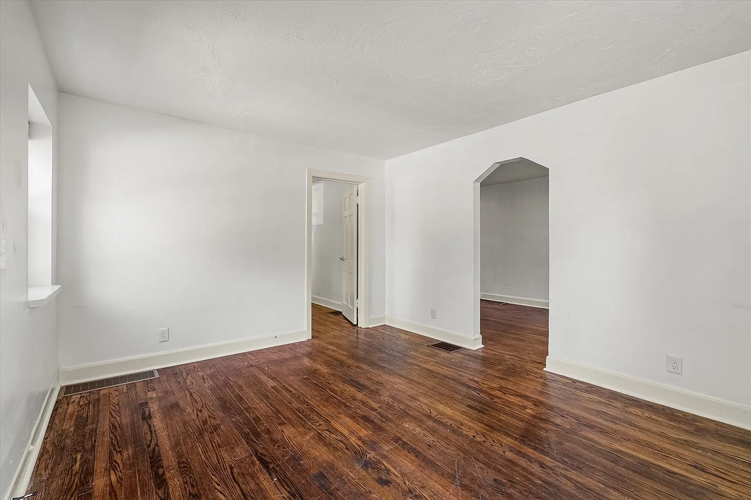 3 bed, 1030 sqft, $1,700 — Photo 1