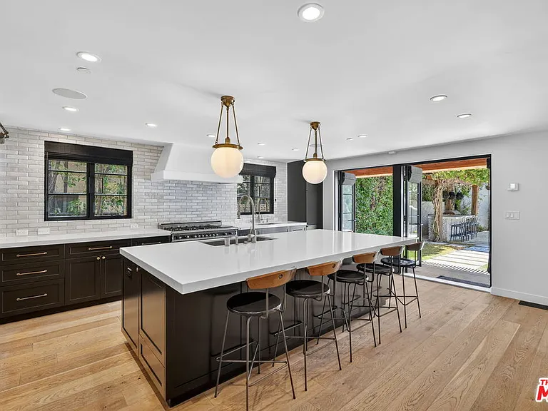 729 N Bedford Dr — Photo 19