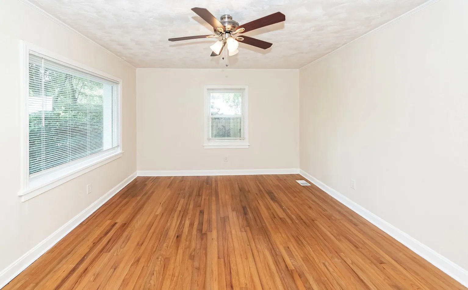 3 Bedroom, 2 Bathroom Home in West Ashley - Charleston — Photo 4