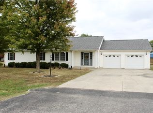 58 S Shores Rd, Sullivan, IL 61951