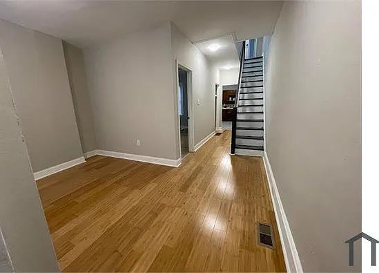 4 bed, 1300 sqft, $1,850 — Photo 2