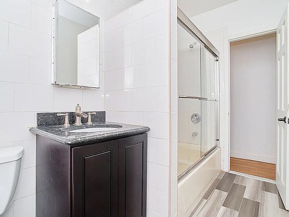 4th image of 243 E 18th St APT 9