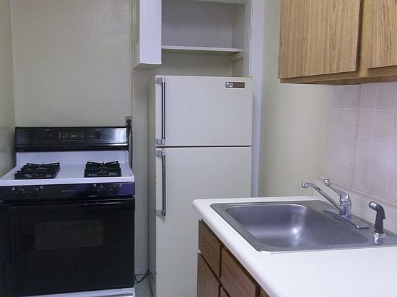 3rd image of 1202 N Corona St APT 5
