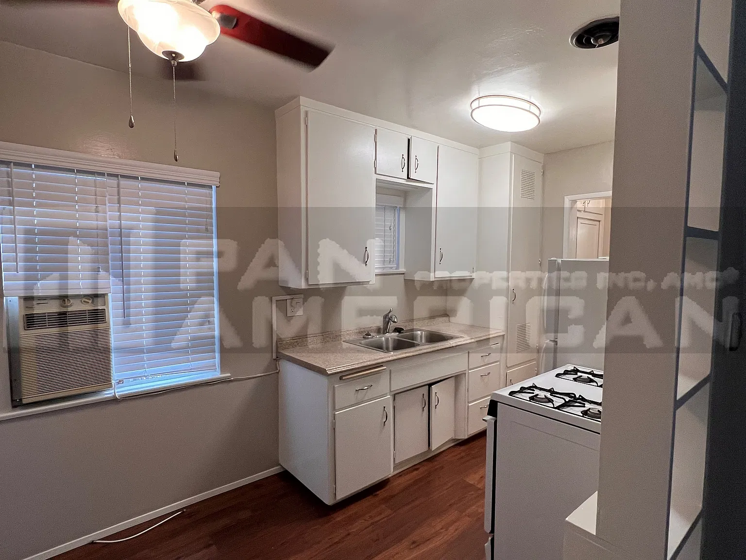 335 S Los Robles Ave — Photo 2