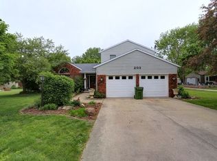 203 Sharon Dr, Mahomet, IL 61853