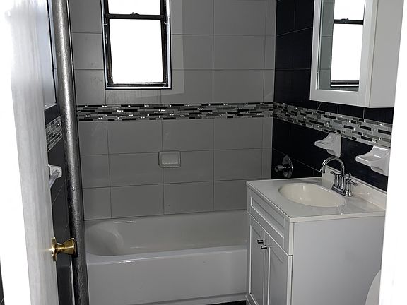 3rd image of 426 E 22nd St Unit 3A