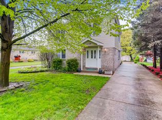 4729 River Dr, Lisle, IL 60532