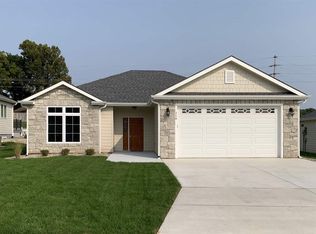 310 Simmer Dr, Wamego, KS 66547