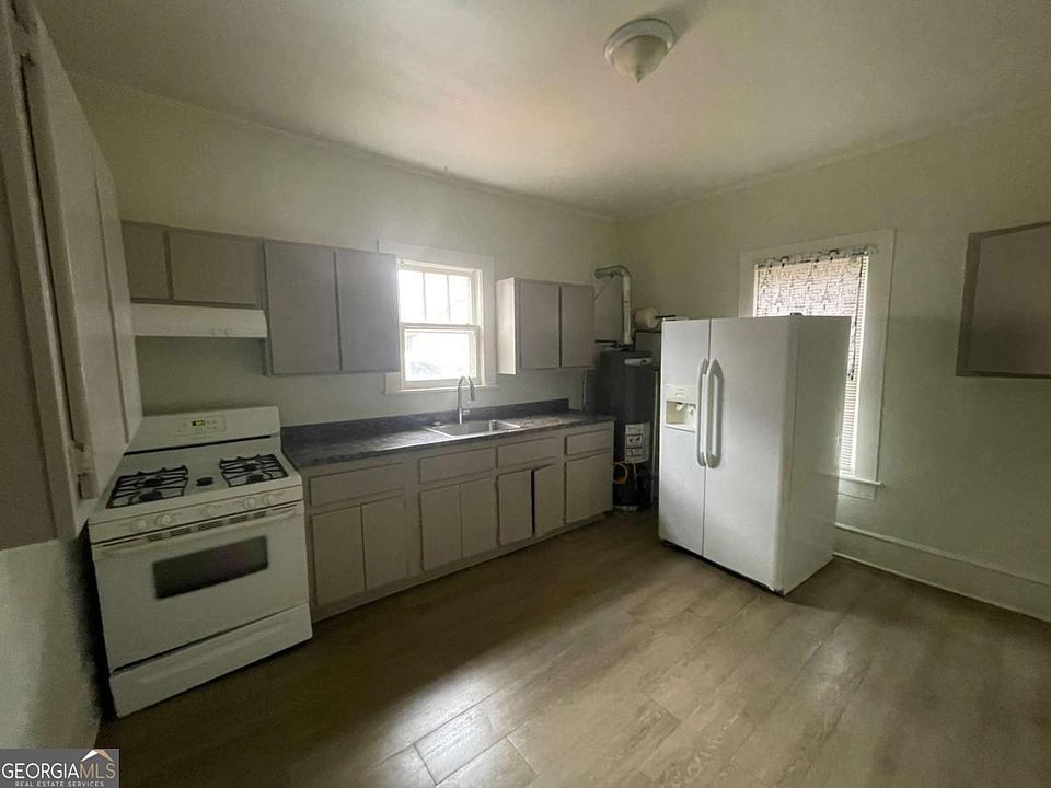 2nd image of 415 Calhoun Ave NE