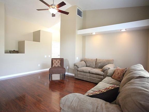 3rd image of 2816 E Thomas Ct