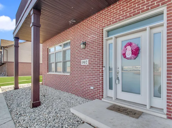962 Fountain Pl, Schererville, IN 46375
