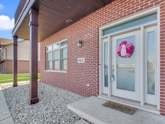 962 Fountain Pl, Schererville, IN 46375