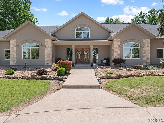 3rd image of 890 Anemone Rd