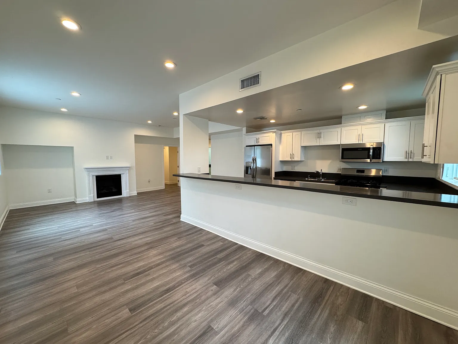 2 bed, 1200 sqft, $3,195 — Photo 2