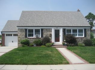584 Knollwood Dr, West Hempstead, NY 11552
